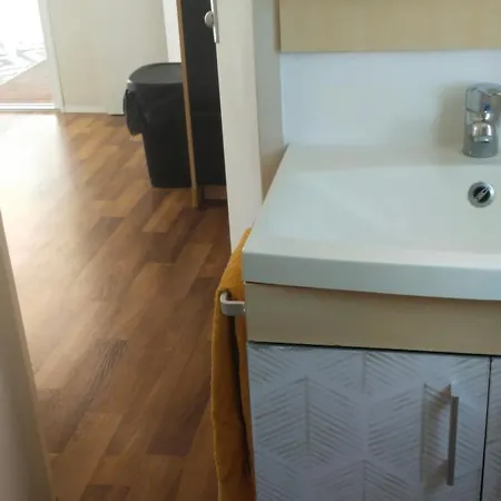 5 Pers * L' Escala